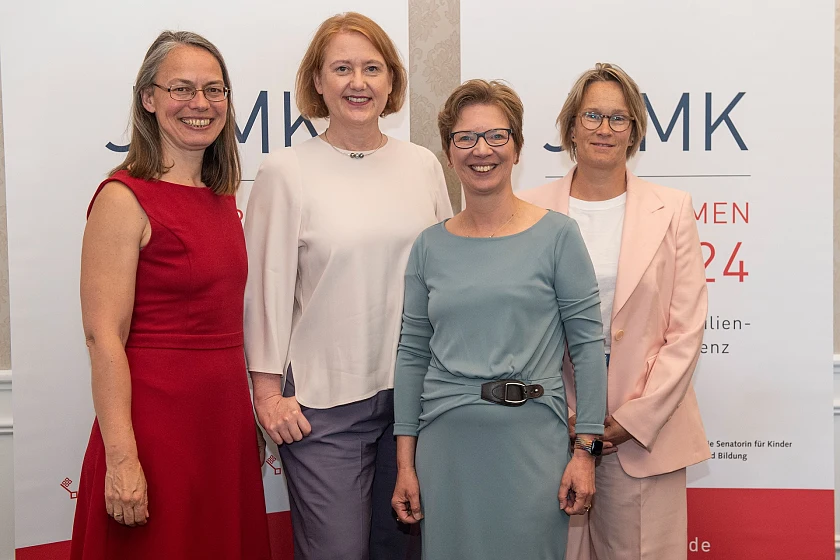 Kinder- und Bildungs-Senatorin Sascha Karolin Aulepp (Bremen), Bundesfamilienministerin Lisa Paus, Sozial- und Jugendsenatorin Dr. Claudia Schilling (Bremen), Familiensenatorin Melanie Schlotzhauer (Hamburg)