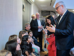 Am Freitagabend begrüßte Bürgermeister und Kultursenator Dr. Andreas Bovenschulte die Gäste. Quelle: Jörg Sarbach. 
