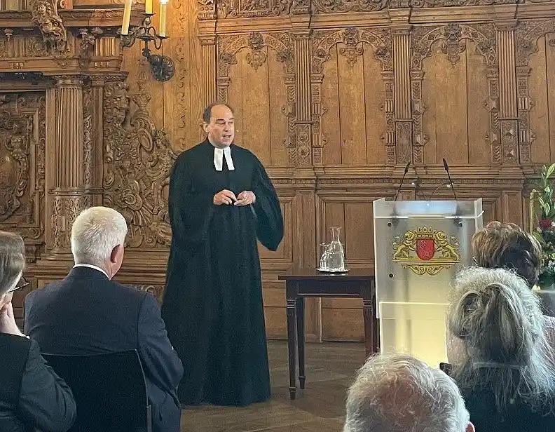 Schauspieler Markus Seuß als Georg Gottfried Treviranus, erster Präses der Inneren Mission Bremen. Foto: Sozialressort