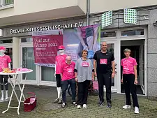 Das Bild zeigt Erich Rösler, Dr. med. Susanne Hepe, Leiterin der Beratungsstelle der Bremer Krebsgesellschaft, Bürgermeister Dr. Andreas Bovenschulte und Marie Rösler, ehemalige Leiterin der Bremer Krebsgesellschaft
