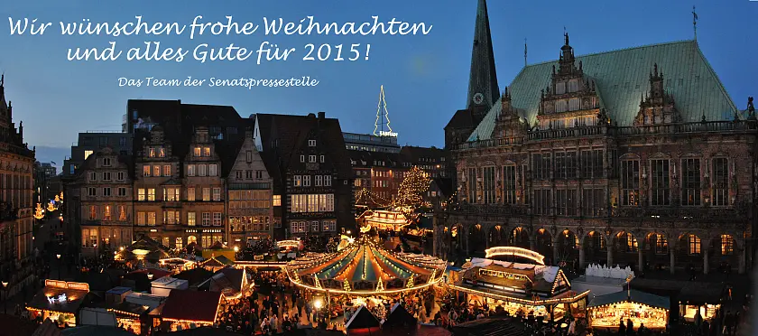 Rathaus mit Weihnachtsmarkt - 