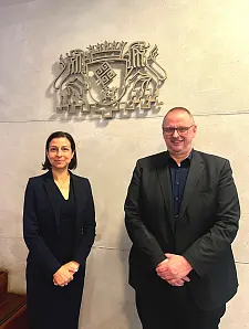 Der Bevollmächtigte der Freien Hansestadt Bremen beim Bund, Staatsrat Dr. Olaf Joachim, mit der Botschafterin der Republik Zypern, Maria Papakyriakou. Foto: Landesvertretung Bremen