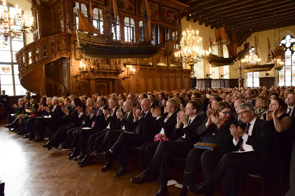 Rund 500 G&auml;ste waren in die Obere Halle zum Neujahrsempfang des Senats 2015 gekommen