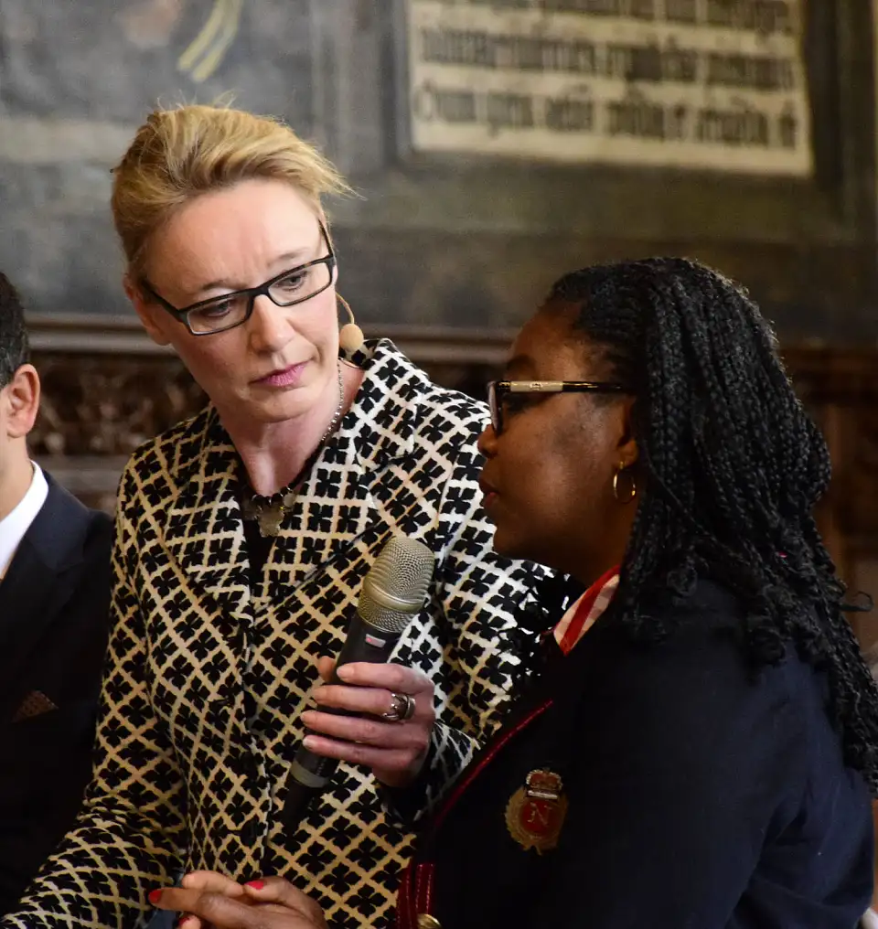 Virginie Kamche erz&auml;hlt von ihrem Engagement f&uuml;r Bremerinnen und Bremer, die geb&uuml;rtig aus Afrika kommen