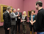 Bürgermeister Sieling im Gespräch mit den Mitarbeiterinnen und Mitarbeitern der Kunsthalle