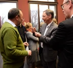 Ein Geschenk als Erinnerung für den Bürgermeister: Der Bremer Haken