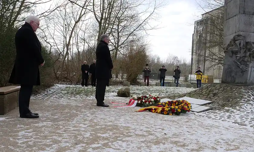 Kranzniederlegung am Denkort Bunker Valentin