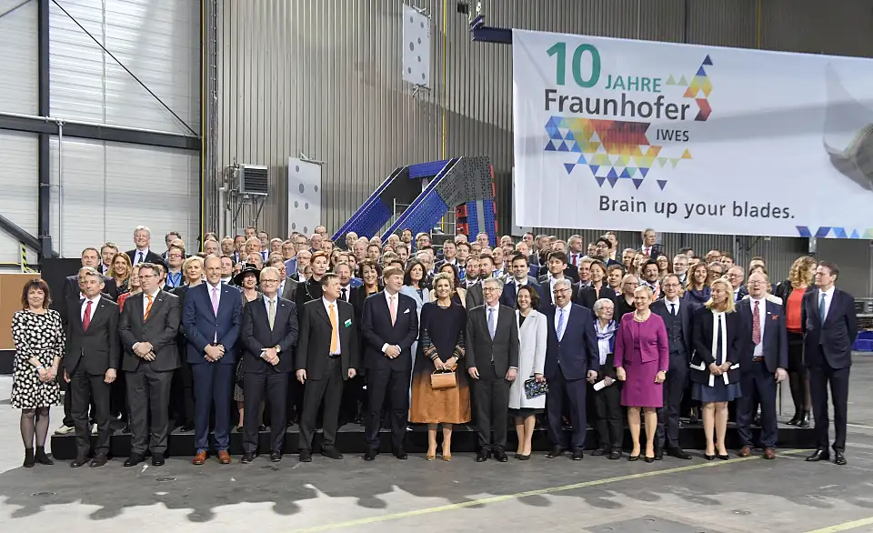 Gruppenbild im IWES &copy; Wolfhard Scheer