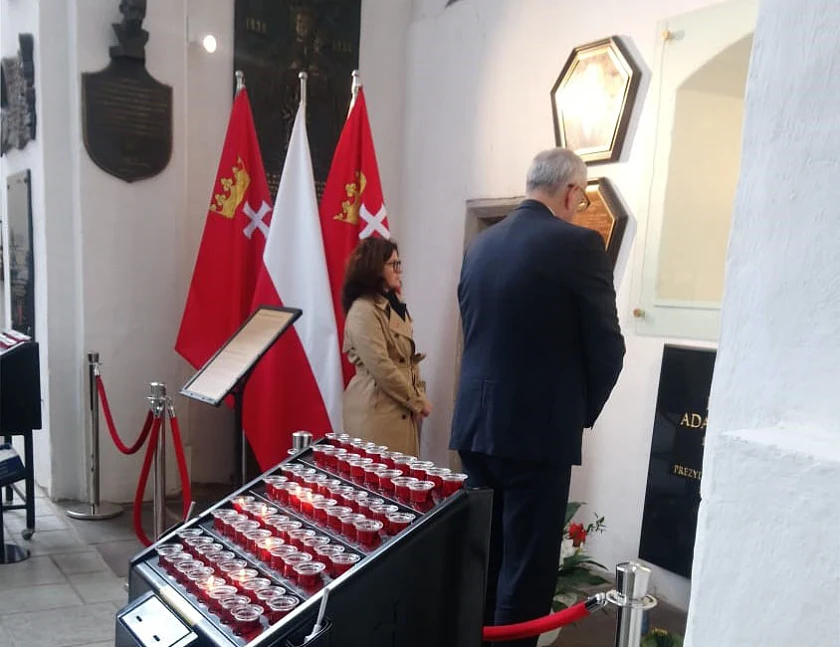 Am Grab von Stadtpräsident Paweł Adamowicz.