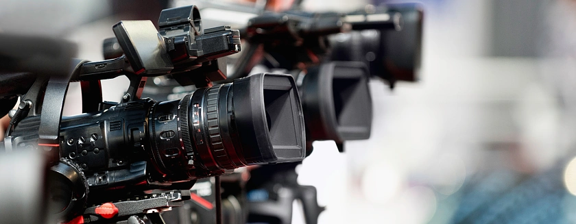 Symbolbild auf dem man drei Kameras sieht.